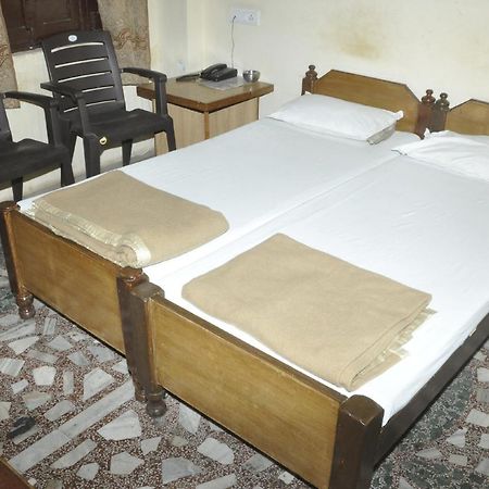 Hotel Lalit Palace Babina Exterior photo