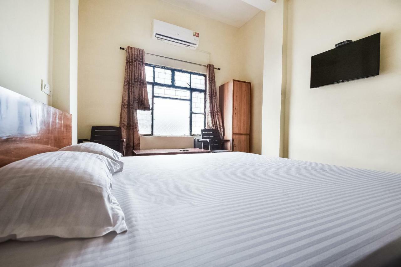 Hotel Lalit Palace Babina Exterior photo