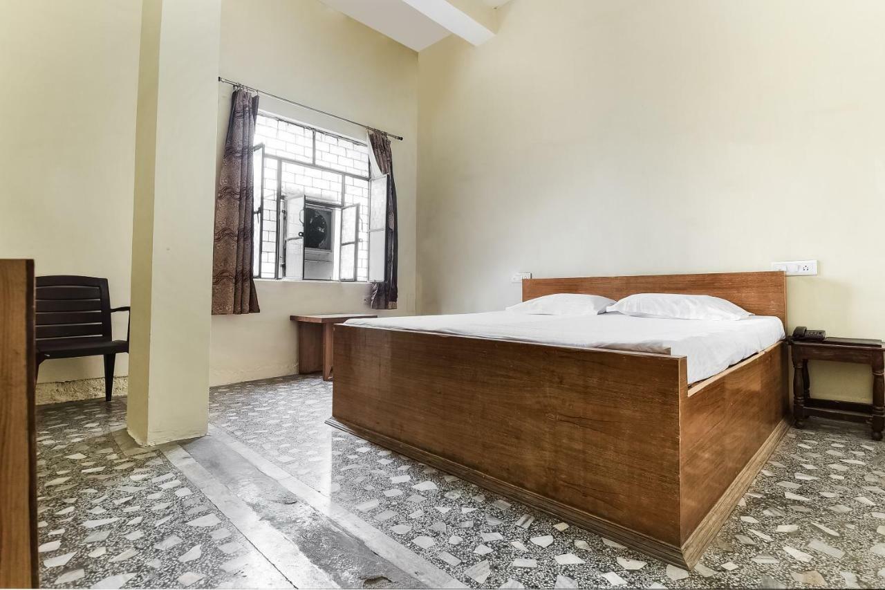 Hotel Lalit Palace Babina Exterior photo