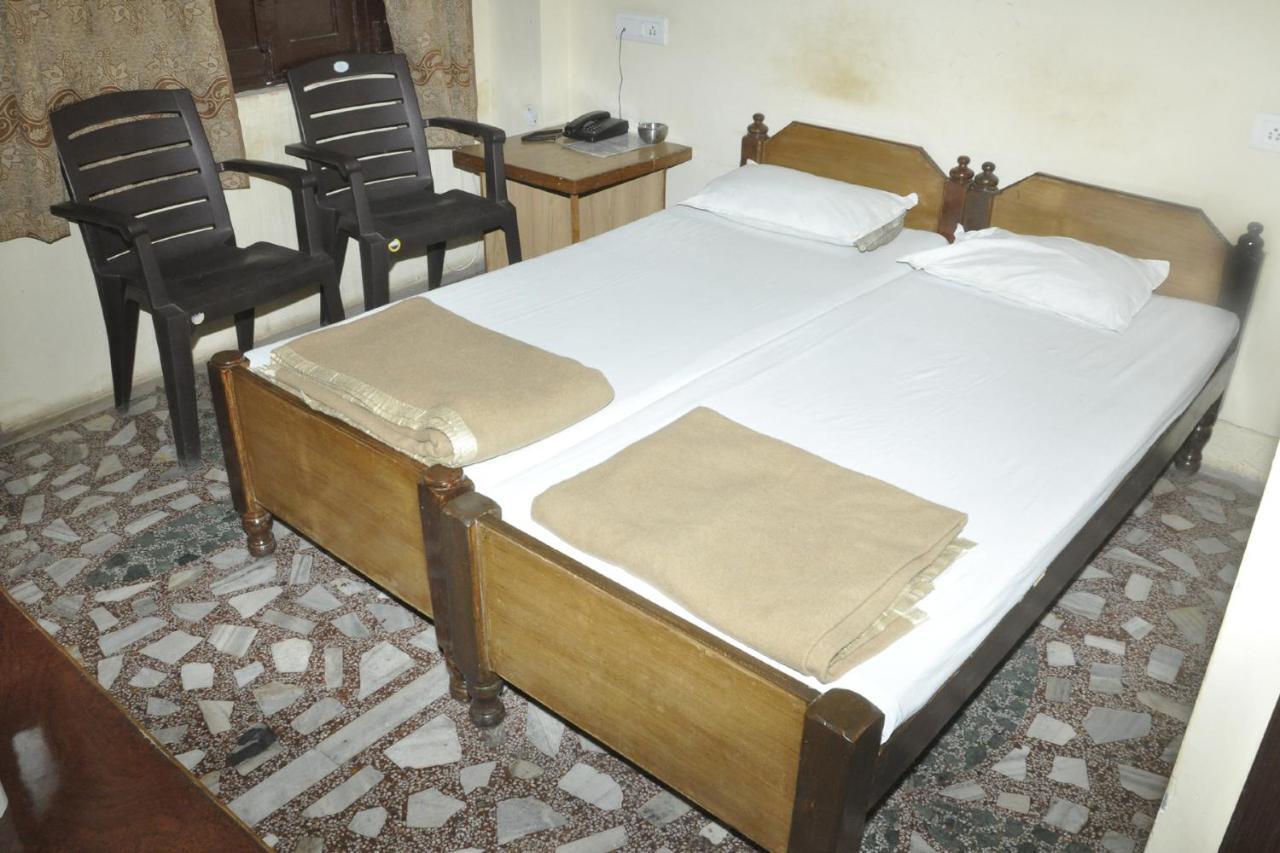 Hotel Lalit Palace Babina Exterior photo
